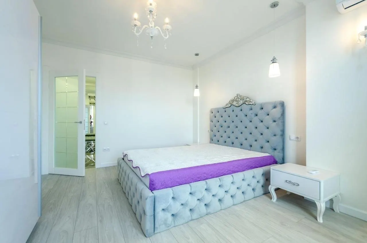 Kyiv White Apartment Victory